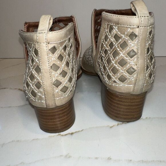 Jeffrey Campbell Cutout Taggart Booties Natural Beige Leather Size 7 - Picture 7 of 11